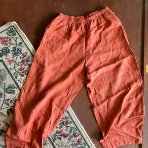 Red cut loose pants